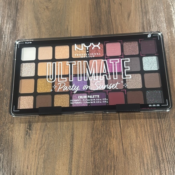 NYX Eyeshadow Pallete - Picture 1 of 10